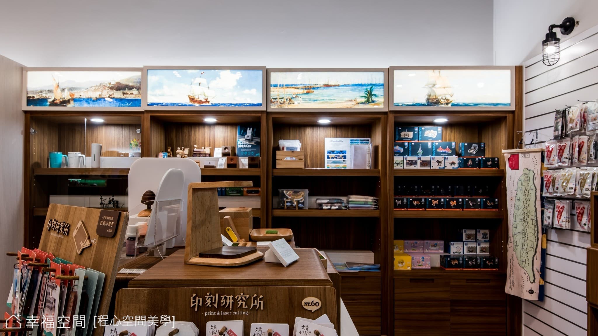 現代風商用空間木質展示櫃