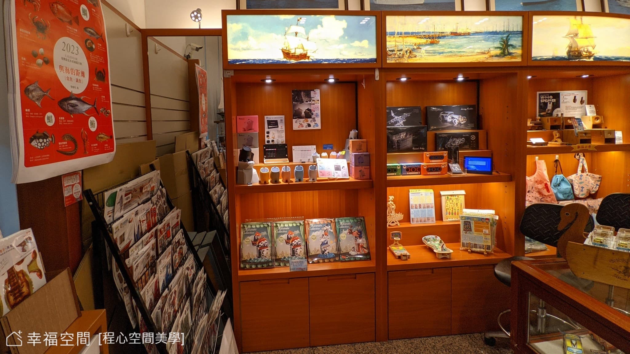 現代商用空間木質展示櫃