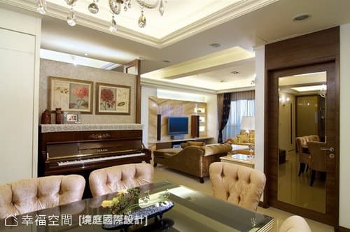 從餐廳望向客廳