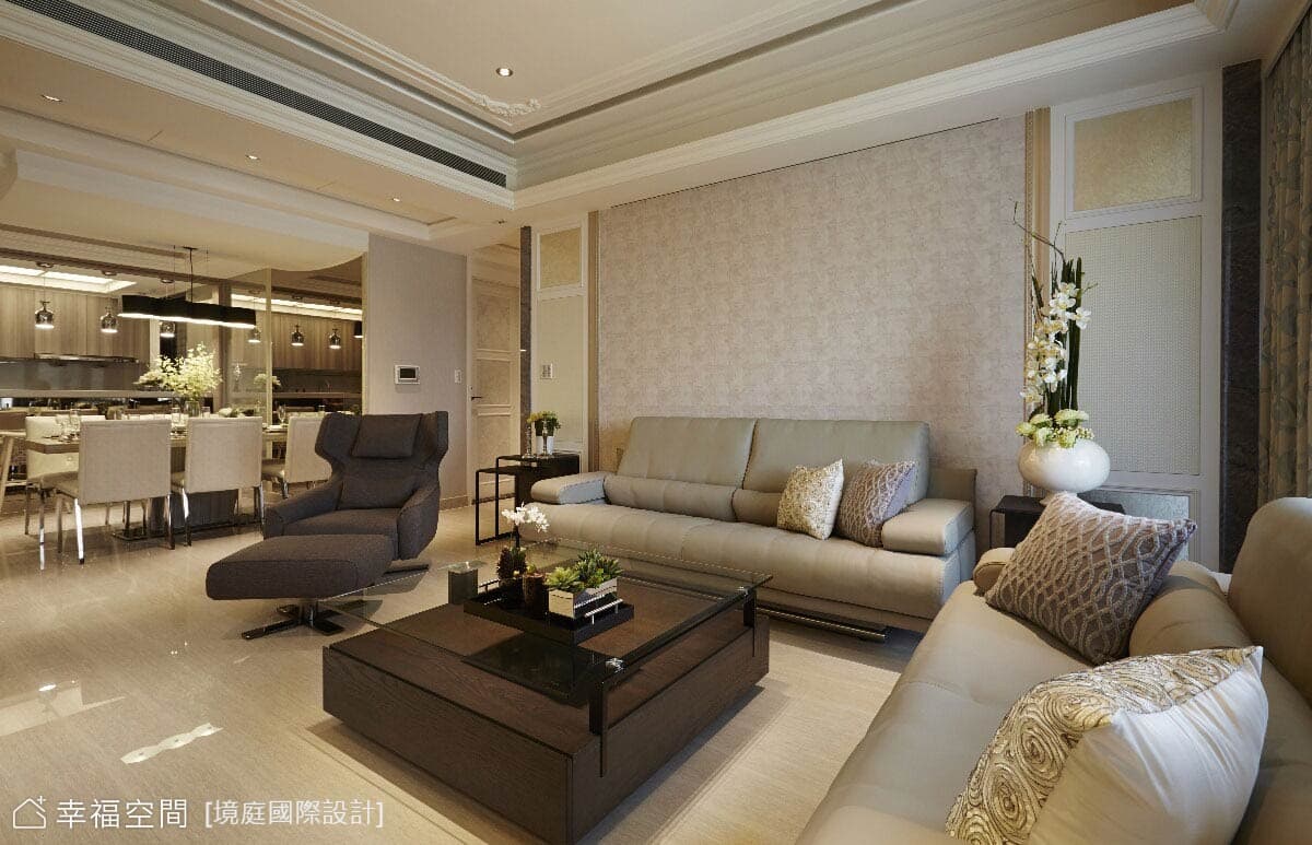 沙發背牆