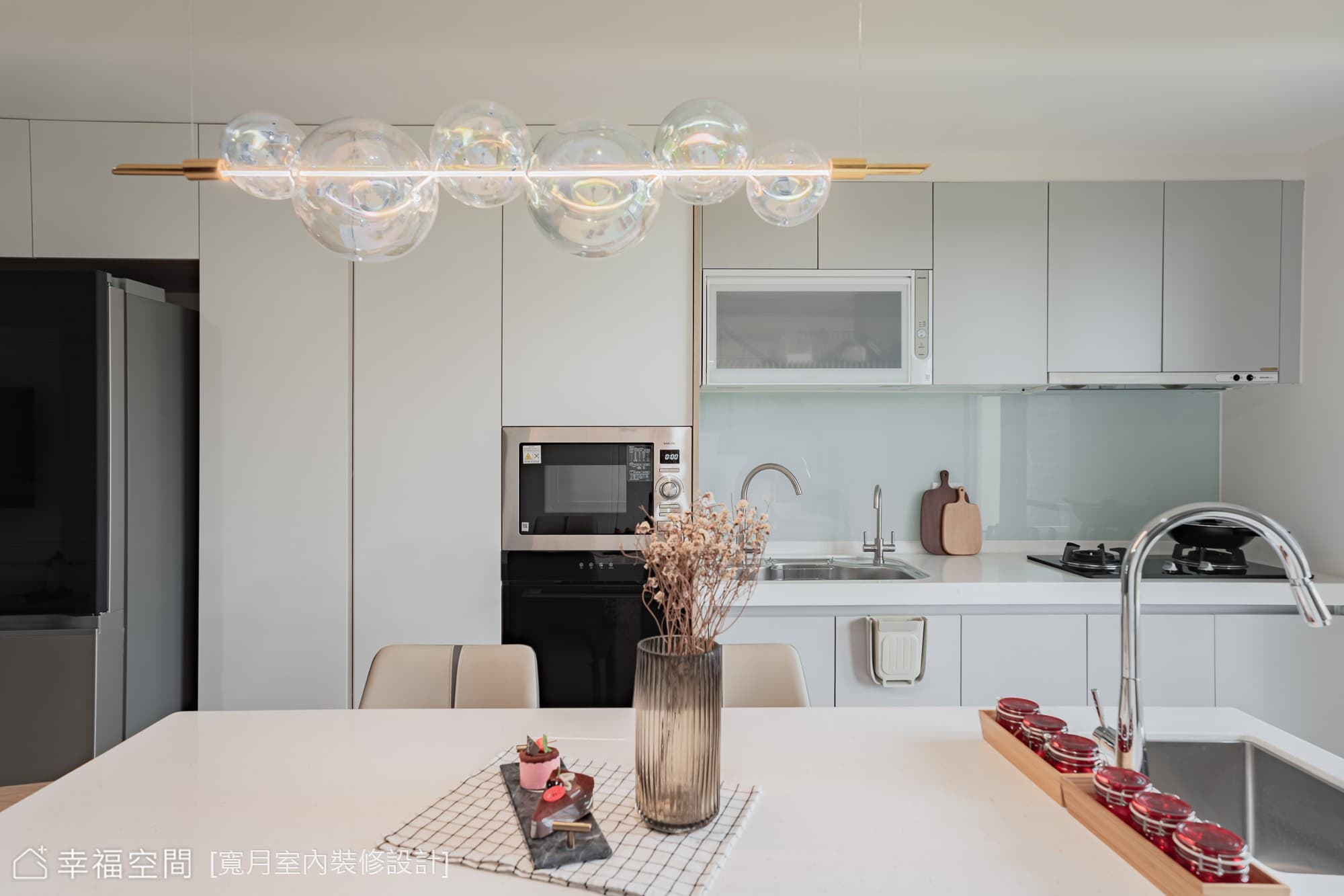 現代餐廚中島設計