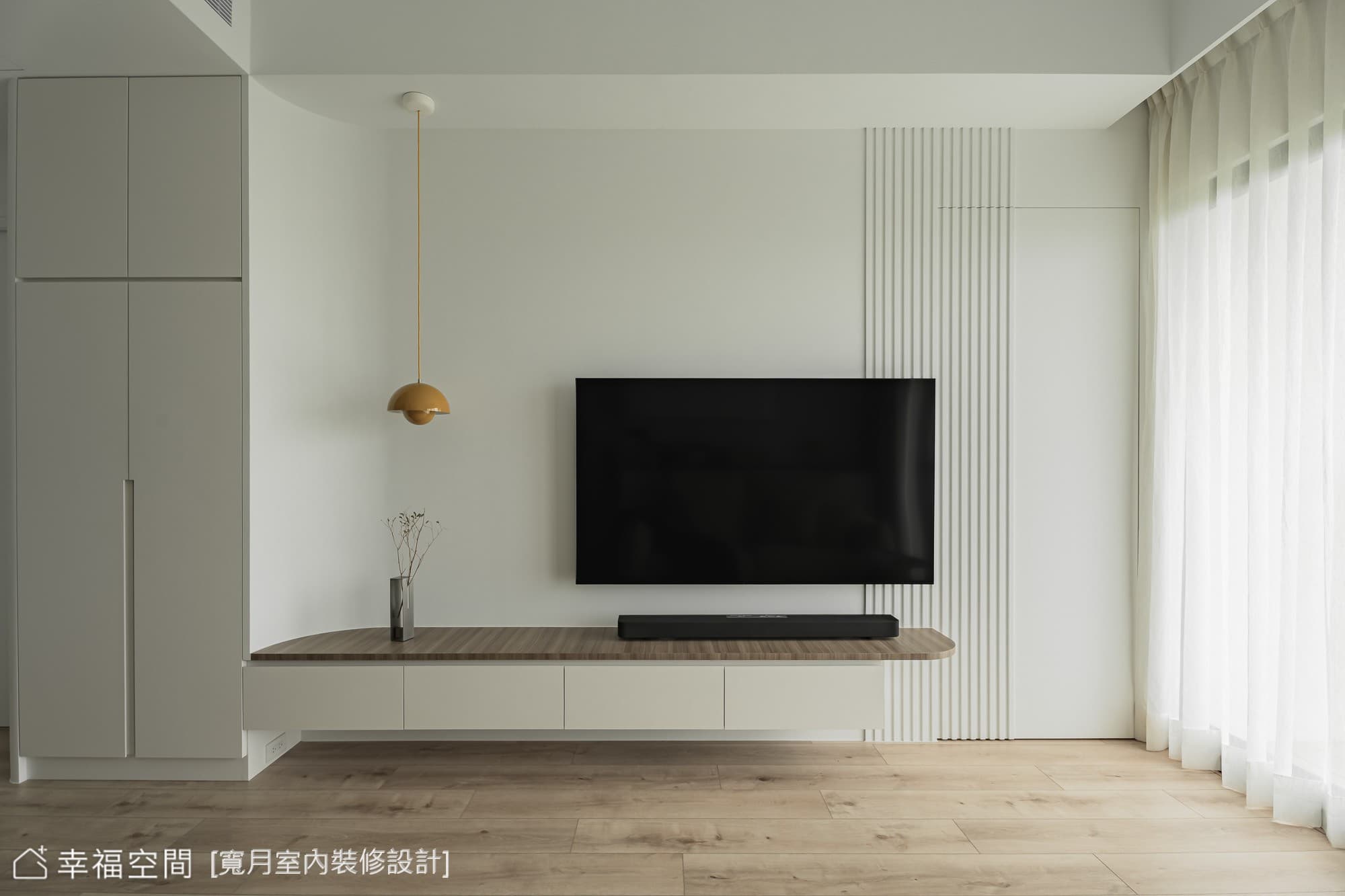 北歐風客廳木質電視牆