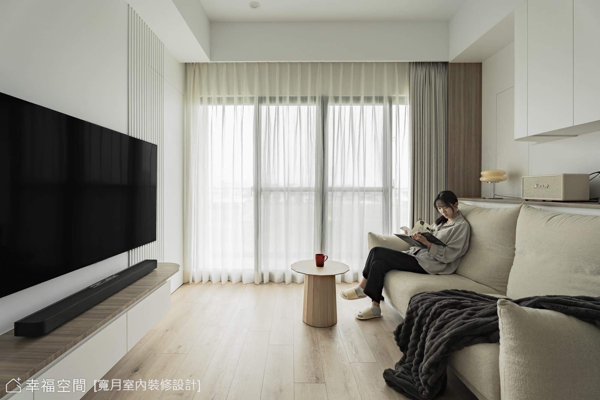 北歐風客廳木質電視牆
