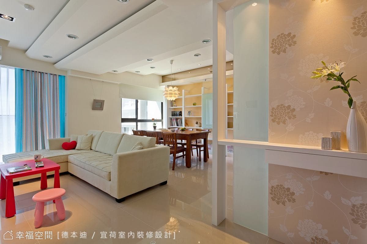 玄關望向客廳