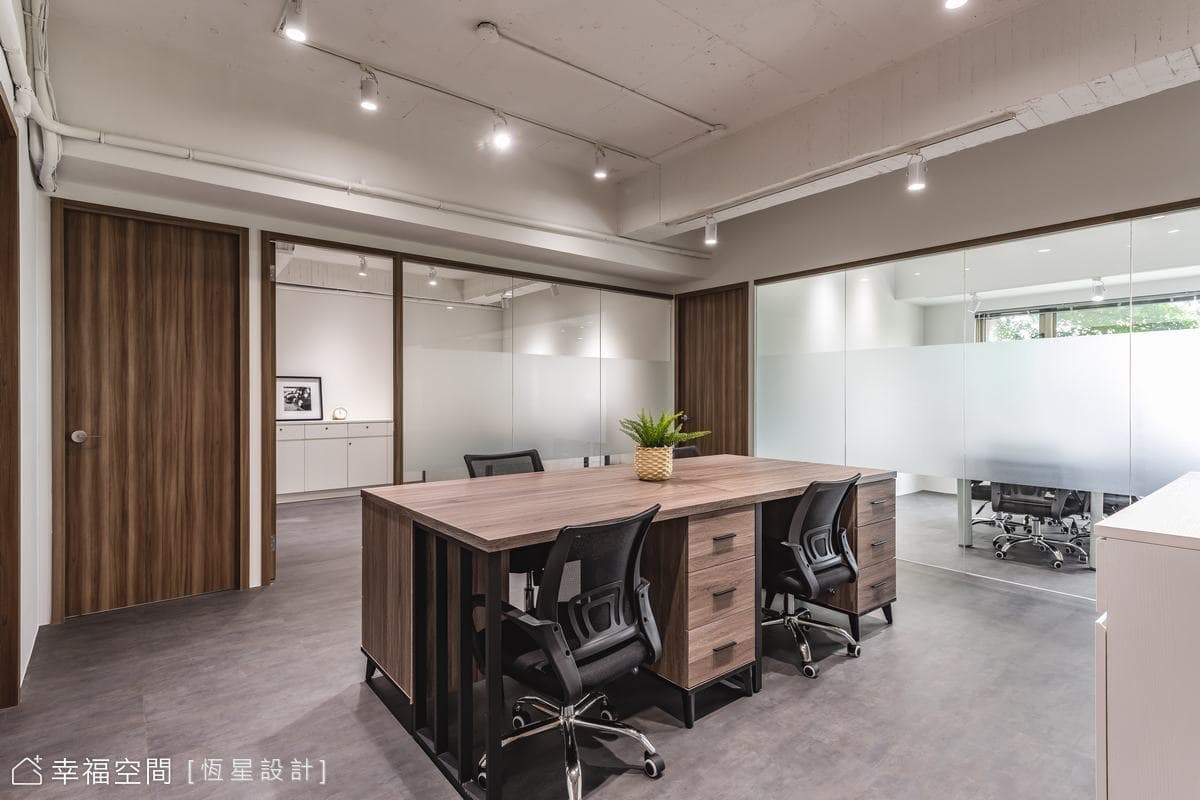 工業風│王牌律師事務所 LOFT風格辦公室大公開