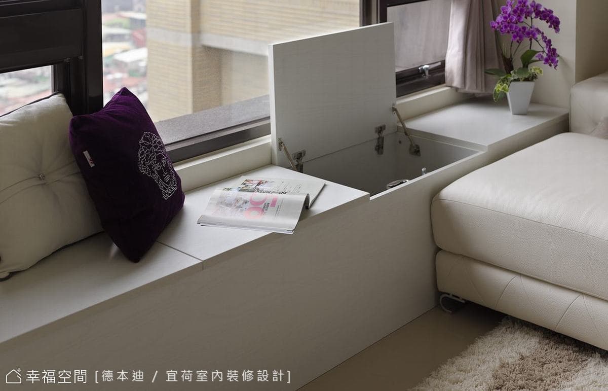 窗邊臥榻