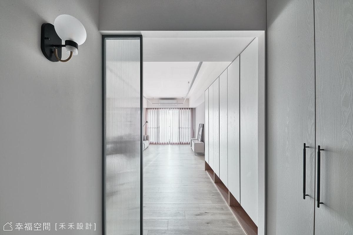 巧用俐落線條，綻放30坪高級灰私宅│現代風