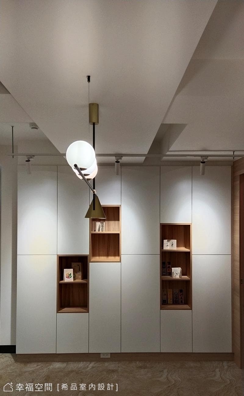 溫潤木色×極簡線條，不落俗套的生活品味｜休閒多元｜35坪