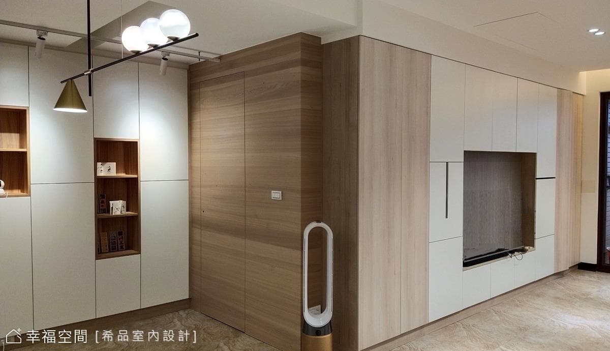 溫潤木色×極簡線條，不落俗套的生活品味｜休閒多元｜35坪