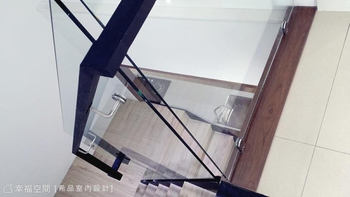 以線條勾勒大器格調，挑高毛胚三房宅｜現代風｜37坪