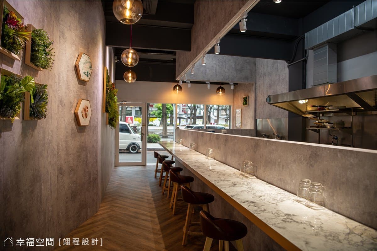 輕工業X仿清水模 Hiro’s 拉麵 台中店｜混搭風｜17坪