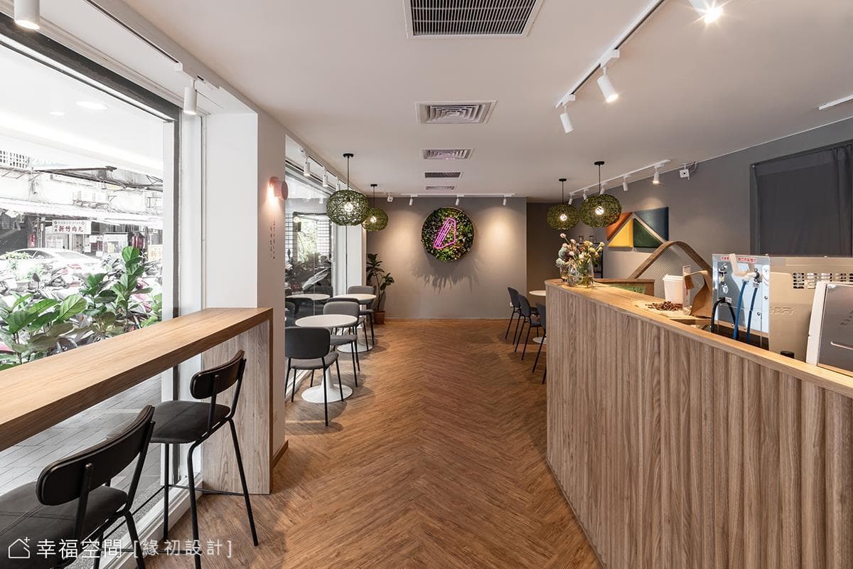 佐晨曦日光，品蒼翠光景｜洪瑞珍三明治概念店｜35坪