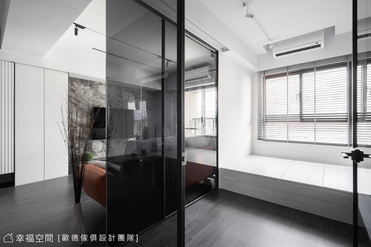 沉穩黑色調 圍塑清幽之境 設計師的紓壓療癒宅！｜現代風｜24坪