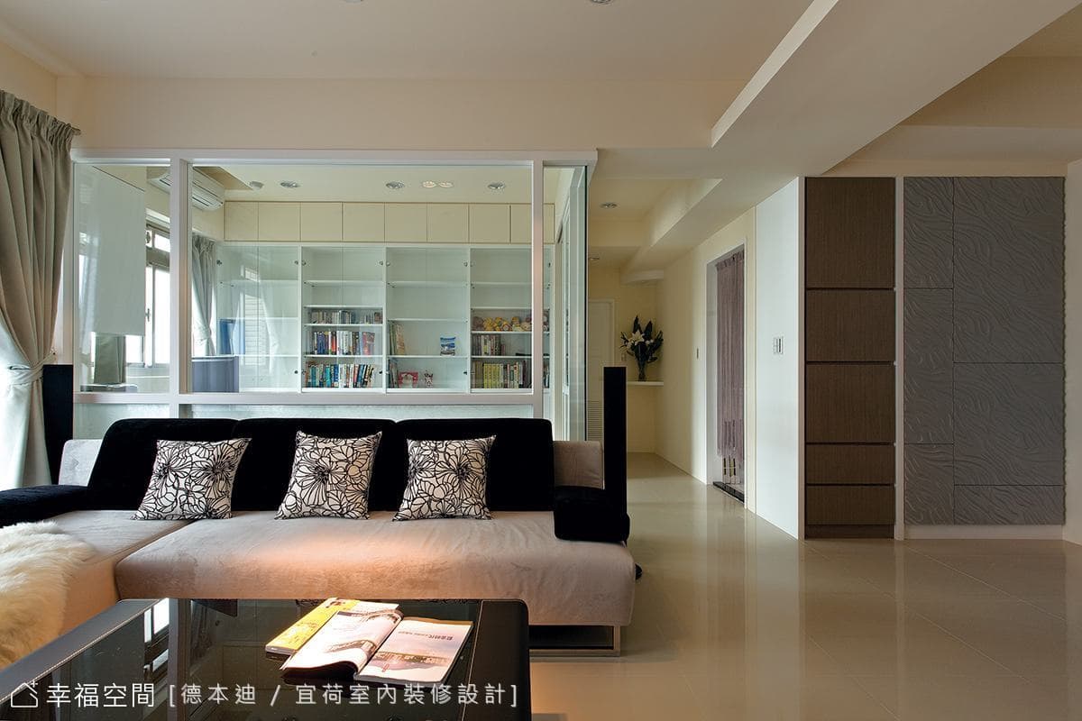 客廳望向書房