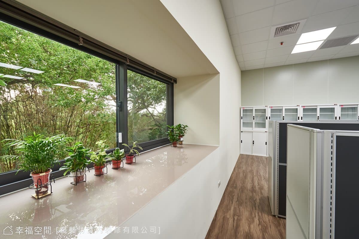 打開封閉水泥倉庫 為科技廠辦挹注人性溫度｜簡約風｜225坪