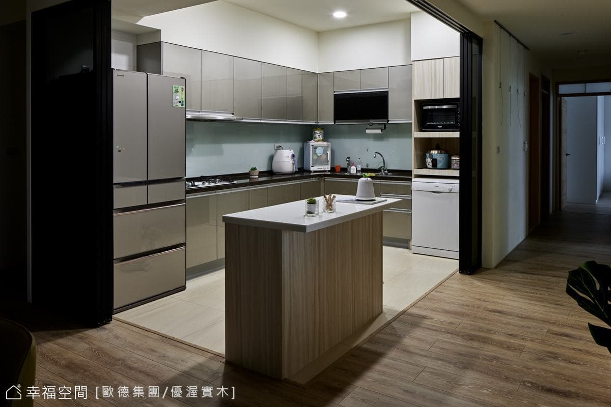 搭上Outdoor露營風！兼具「機能性」與「休閒感」的溫馨五口之家│北歐簡約風│55坪
