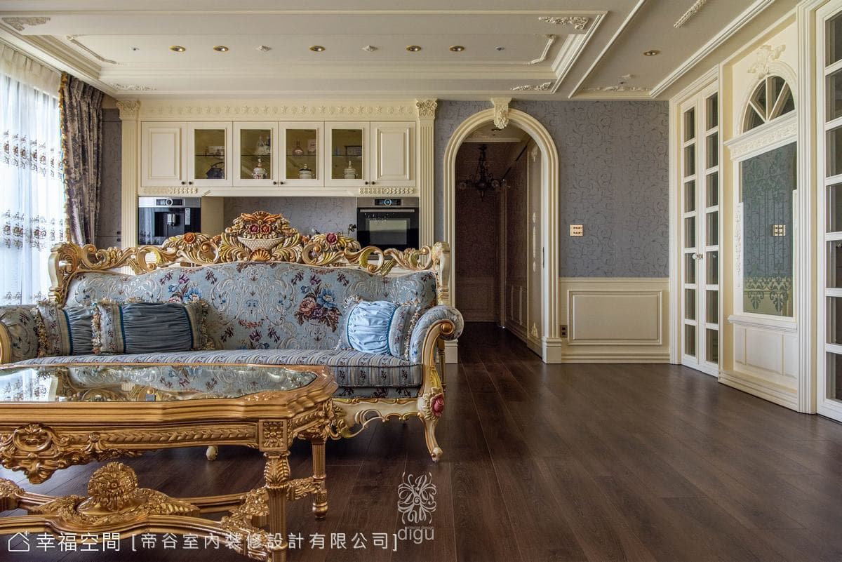 一秒穿越中古世紀 復刻熊布朗宮的古典歐風宅│40坪