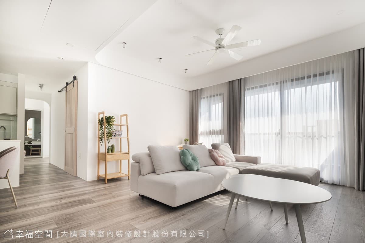 信任摯晴 優雅淨白女性都會宅