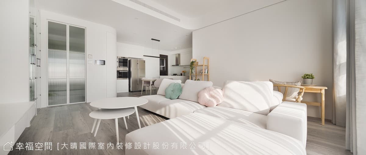 信任摯晴 優雅淨白女性都會宅