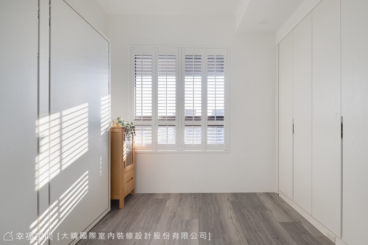 信任摯晴 優雅淨白女性都會宅