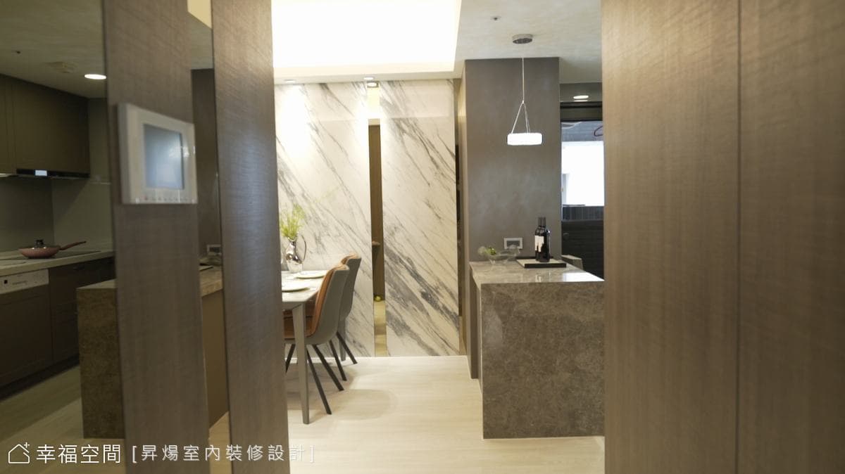 開闊空間尺度 以材質工法砌築飾舒適宅居│30坪