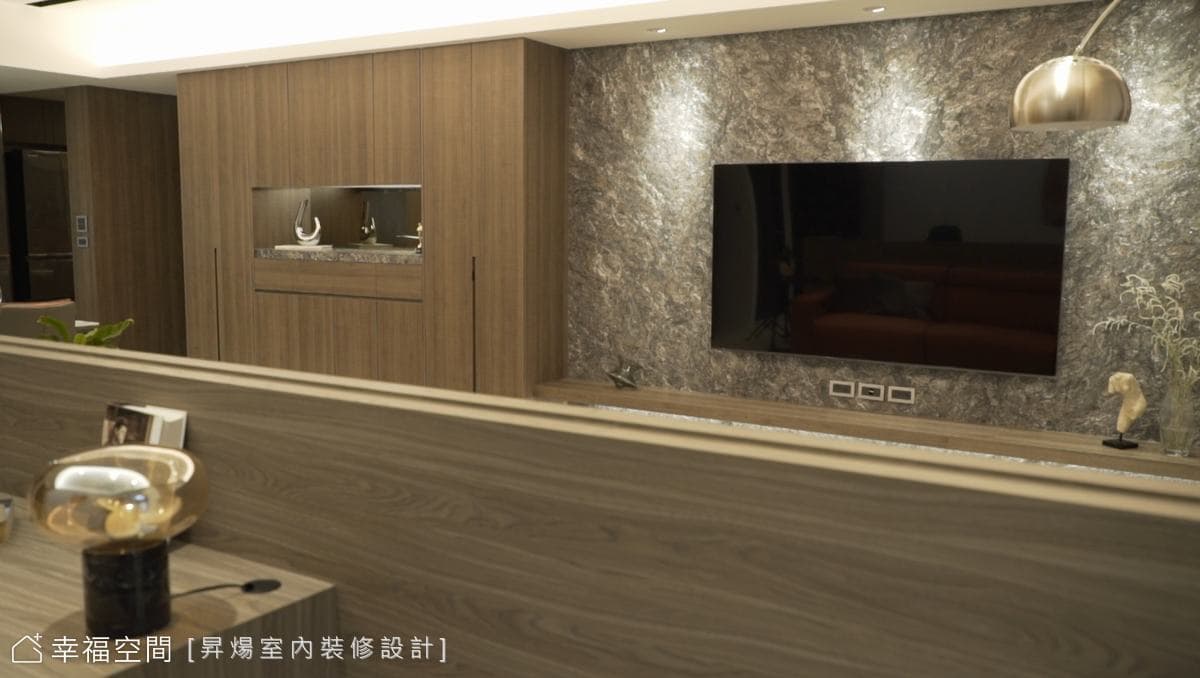 開闊空間尺度 以材質工法砌築飾舒適宅居│30坪