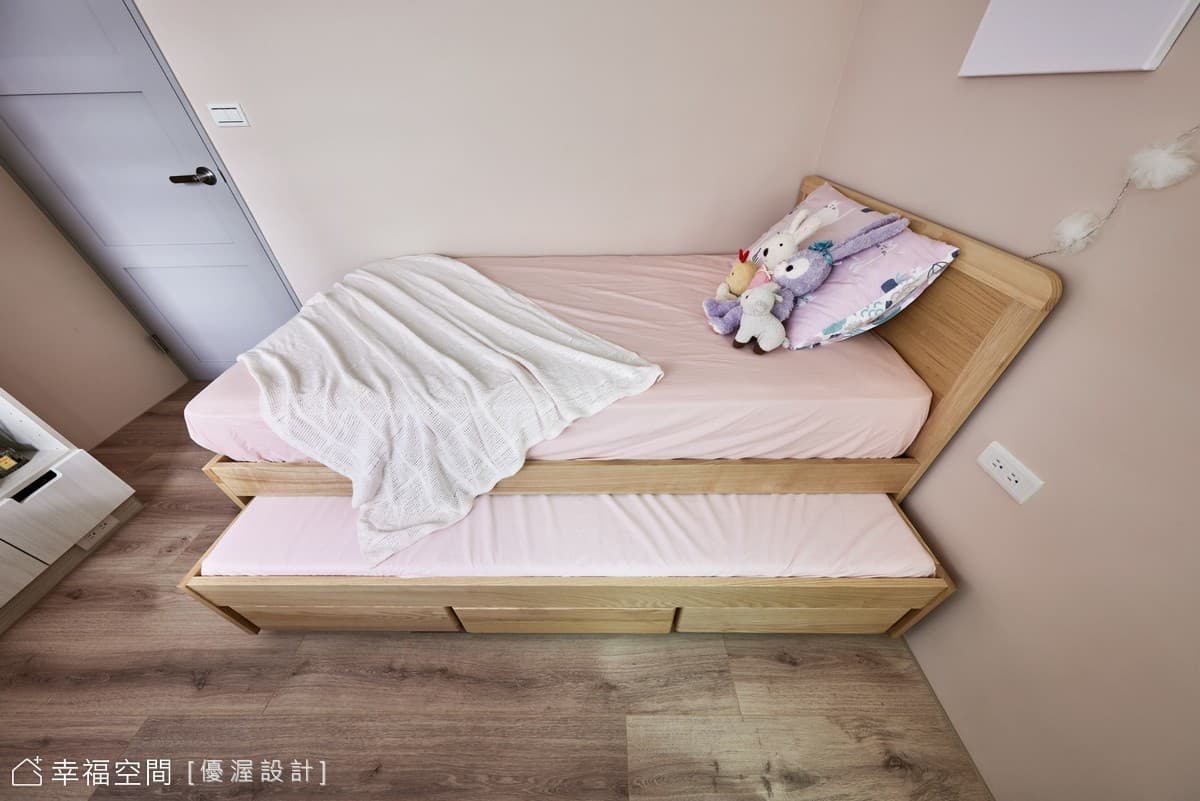 29年老屋變身溫暖美式居宅，從生活情境培養孩子閱讀素養！│27坪
