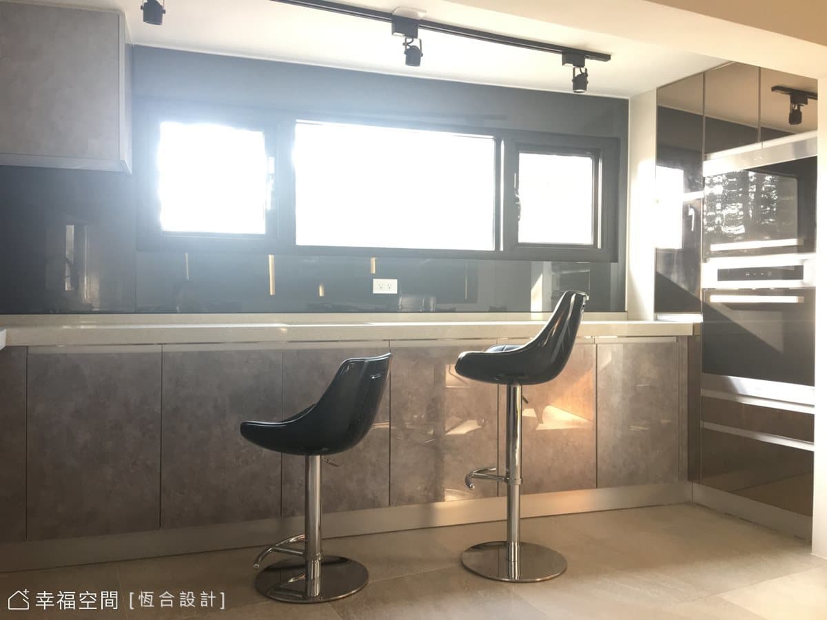 晨暮灰光 翻轉40年老宅新面貌｜現代風｜75坪