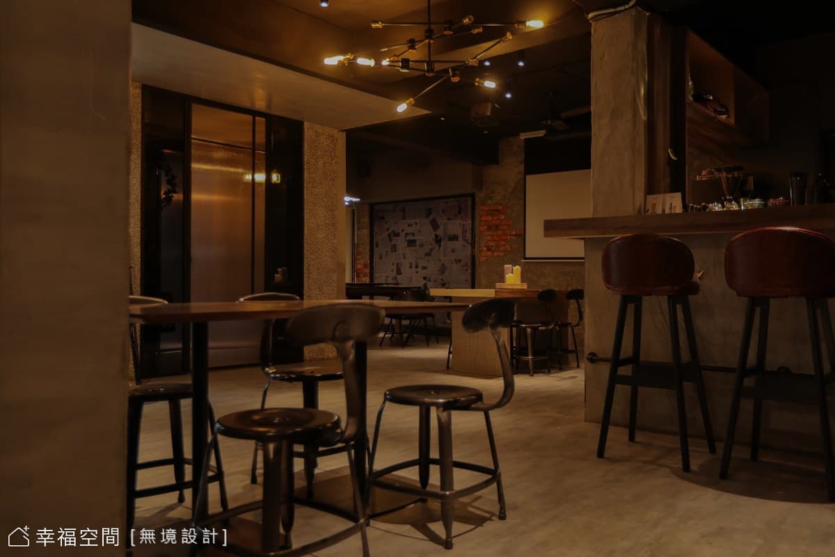 鐵骨浪漫，敘利亞復古風餐酒館｜復古工業風｜35坪