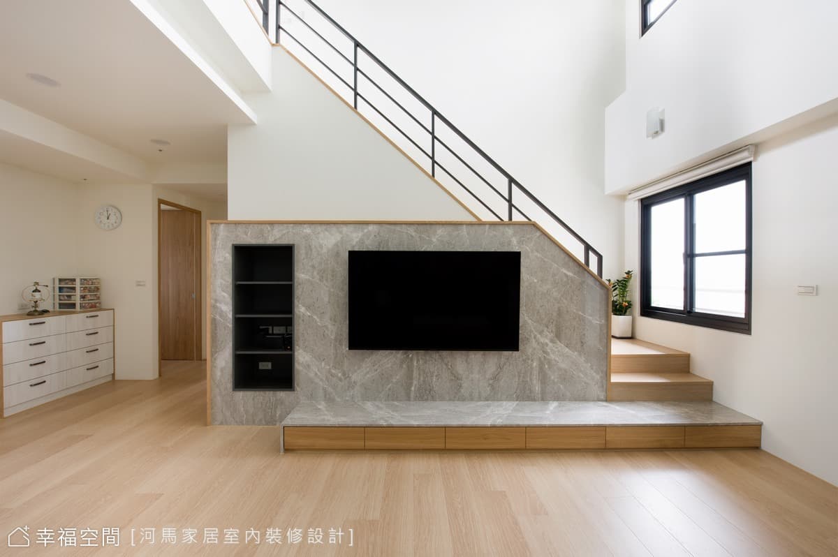 挑空六米樓中樓 老屋變身日光木質美宅│休閒多元風│50坪