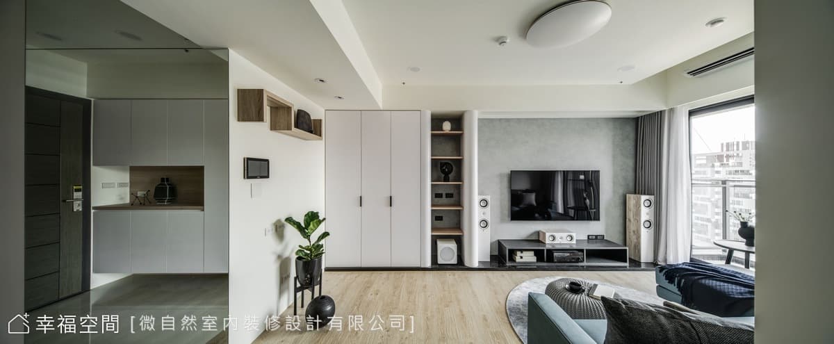 剛與柔之間的黑白灰向度