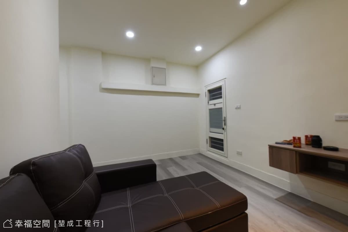老屋翻新重整空間坪效 特殊配色增添空間活潑度│  休閒多元│25坪