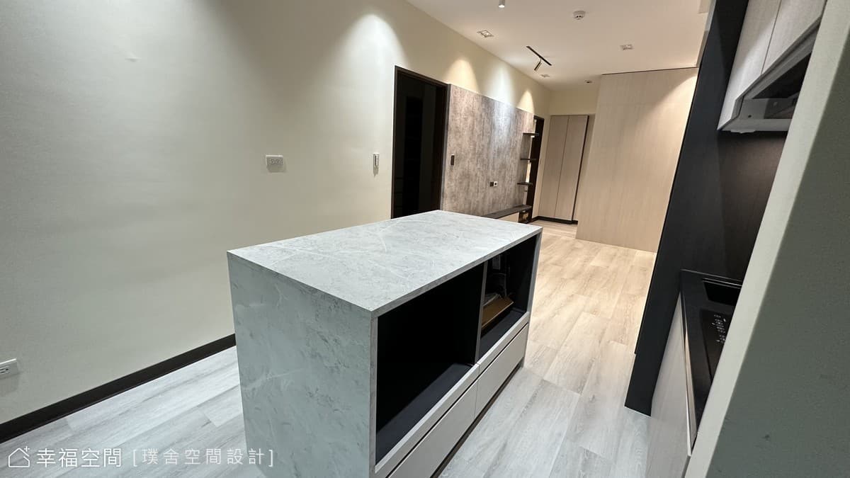 灰白黑維度於有限空間中形塑現代敞闊氛圍│18坪