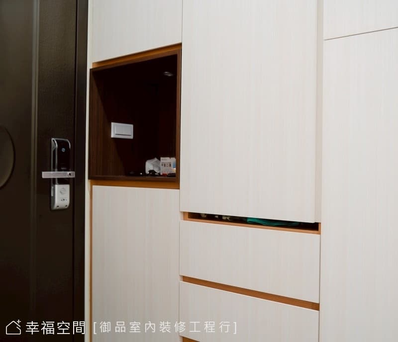 機能與居住感兼具的舒心小宅│現代簡約風│17坪