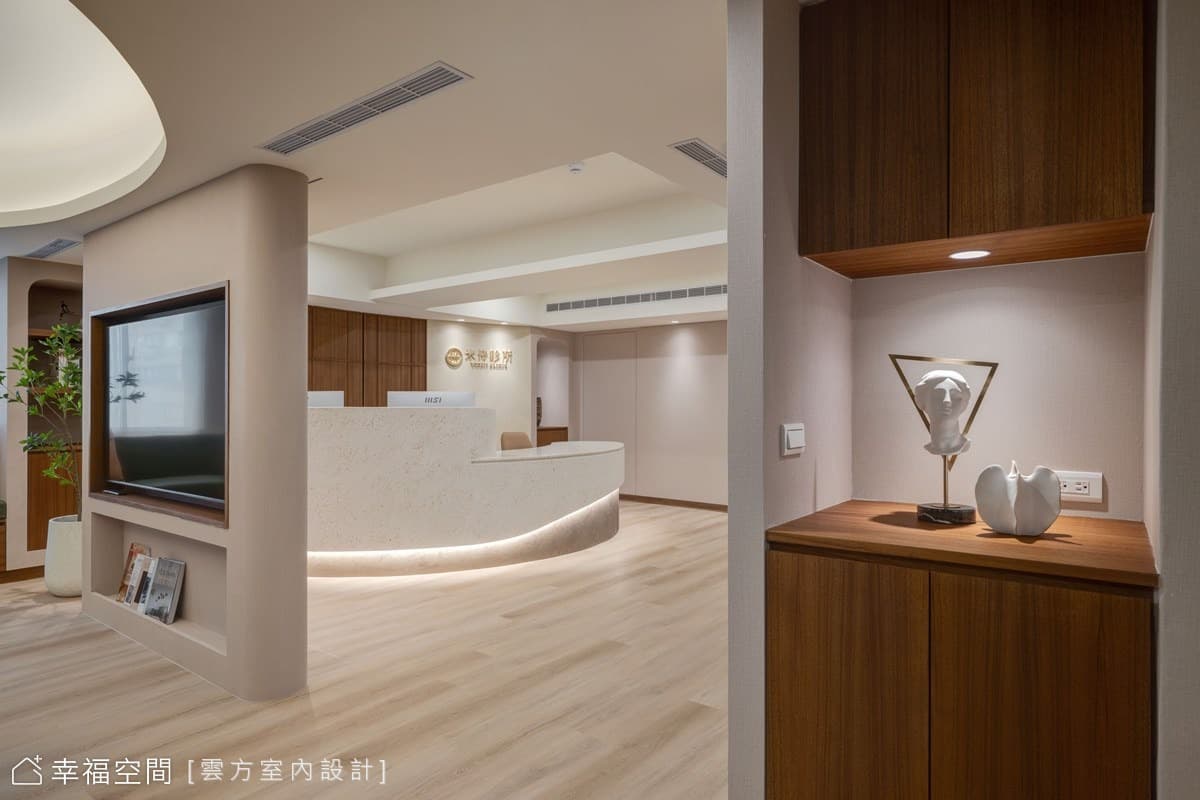 揮別冰冷印象  百坪診所體現家的溫潤自在｜現代風｜100坪