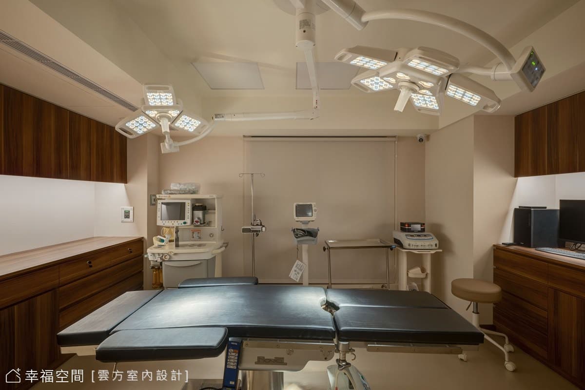 揮別冰冷印象  百坪診所體現家的溫潤自在｜現代風｜100坪