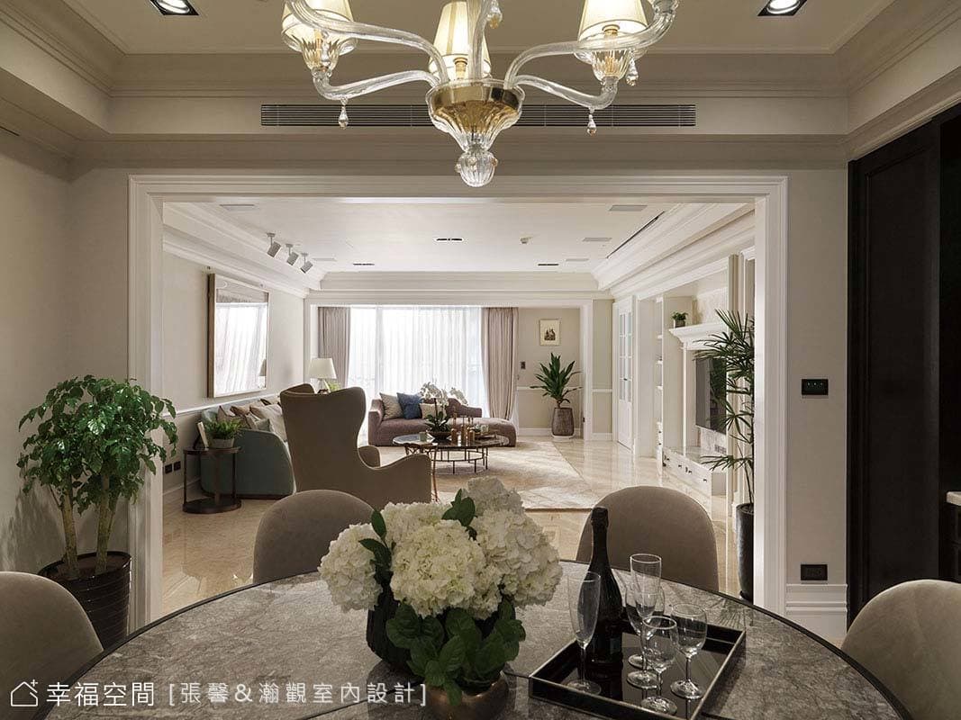 餐廳望向客廳