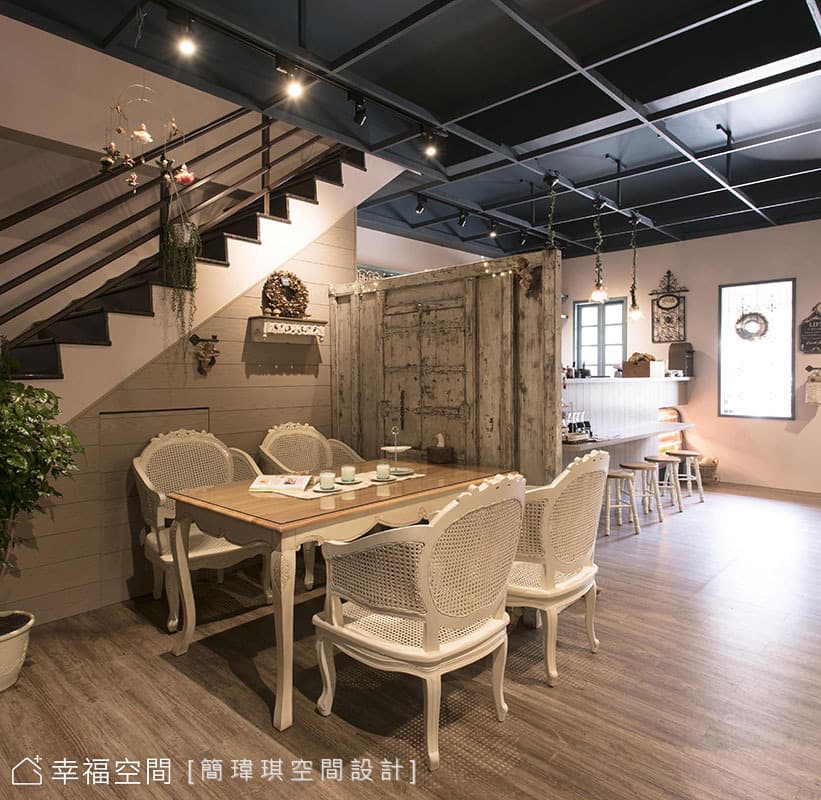 梯下空間