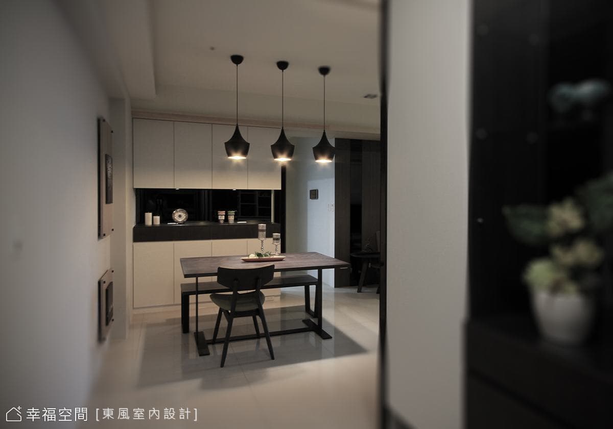 深色質感，耀眼簡單的力量