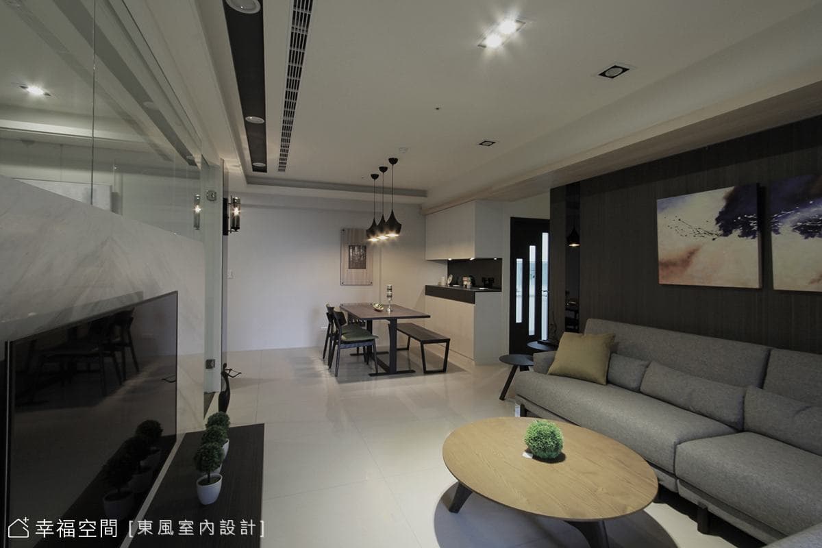 深色質感，耀眼簡單的力量