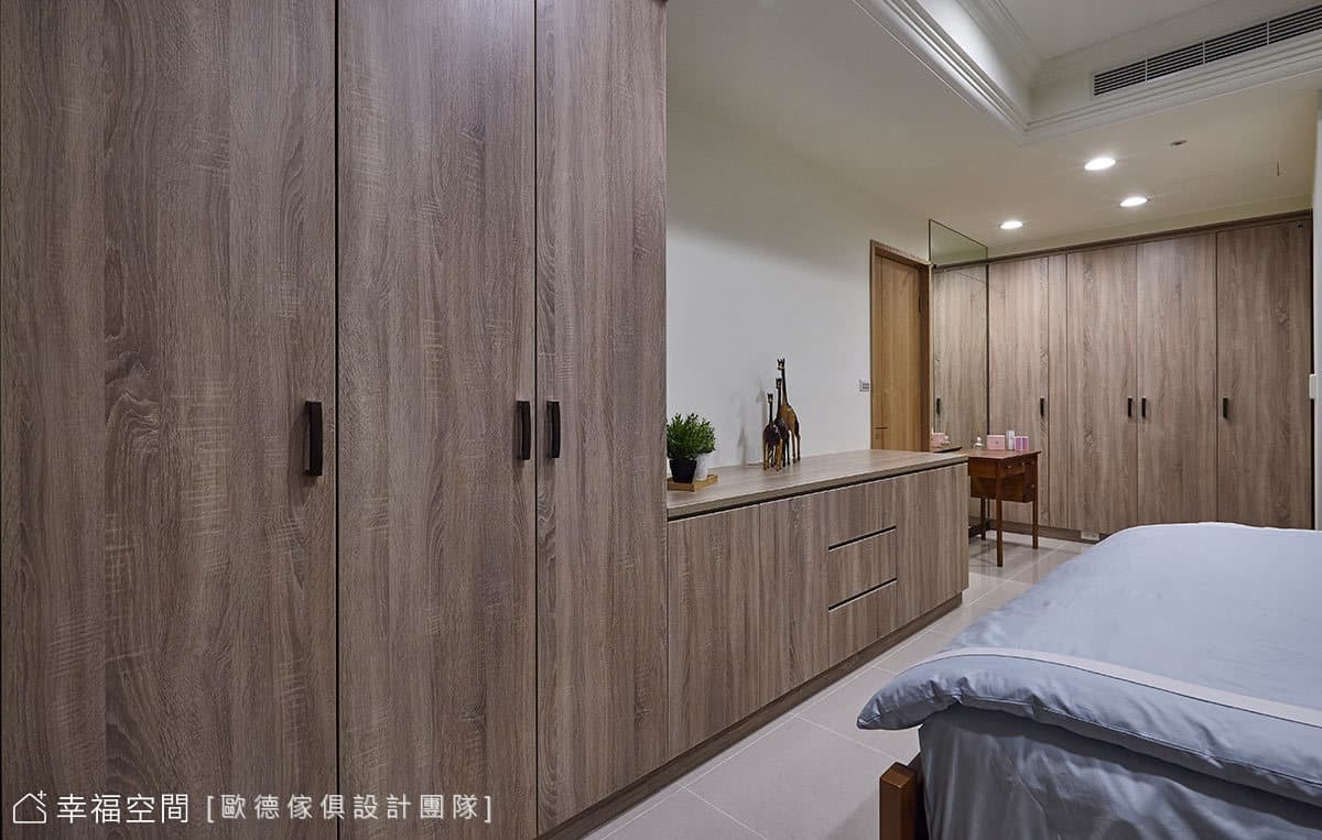 主臥電視牆