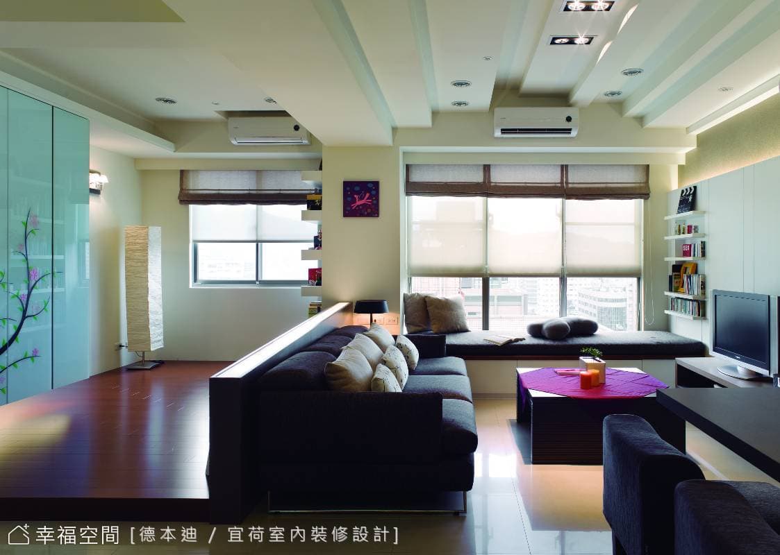 餐廳望向客廳