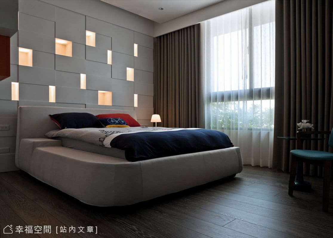 女兒房床頭