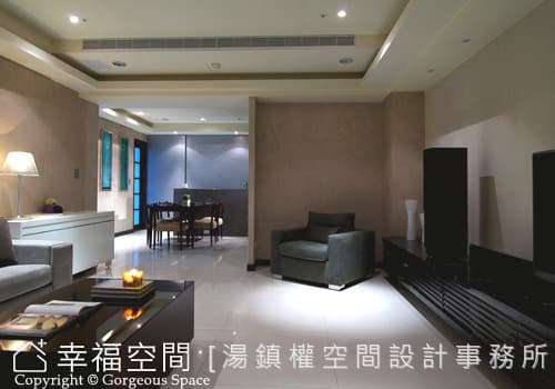 客廳望向餐廳