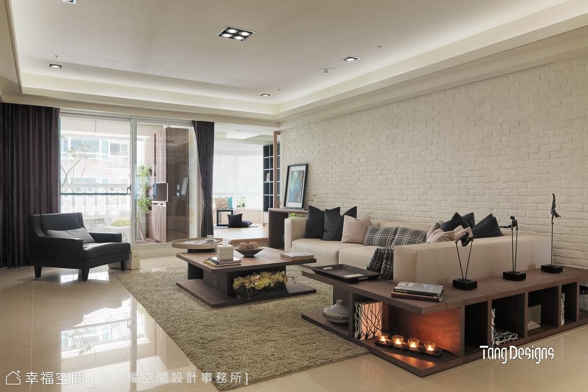 客廳望向陽台