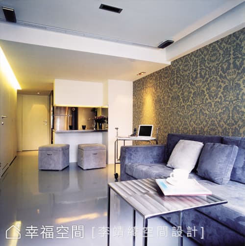 客廳望向吧台