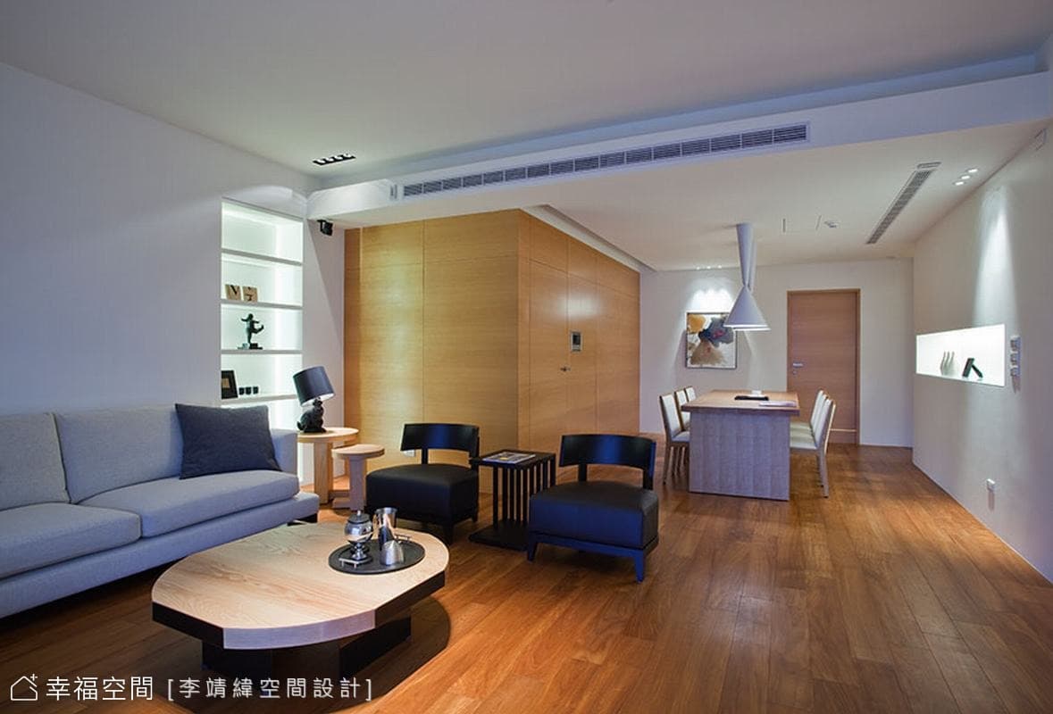 客廳望向餐廳