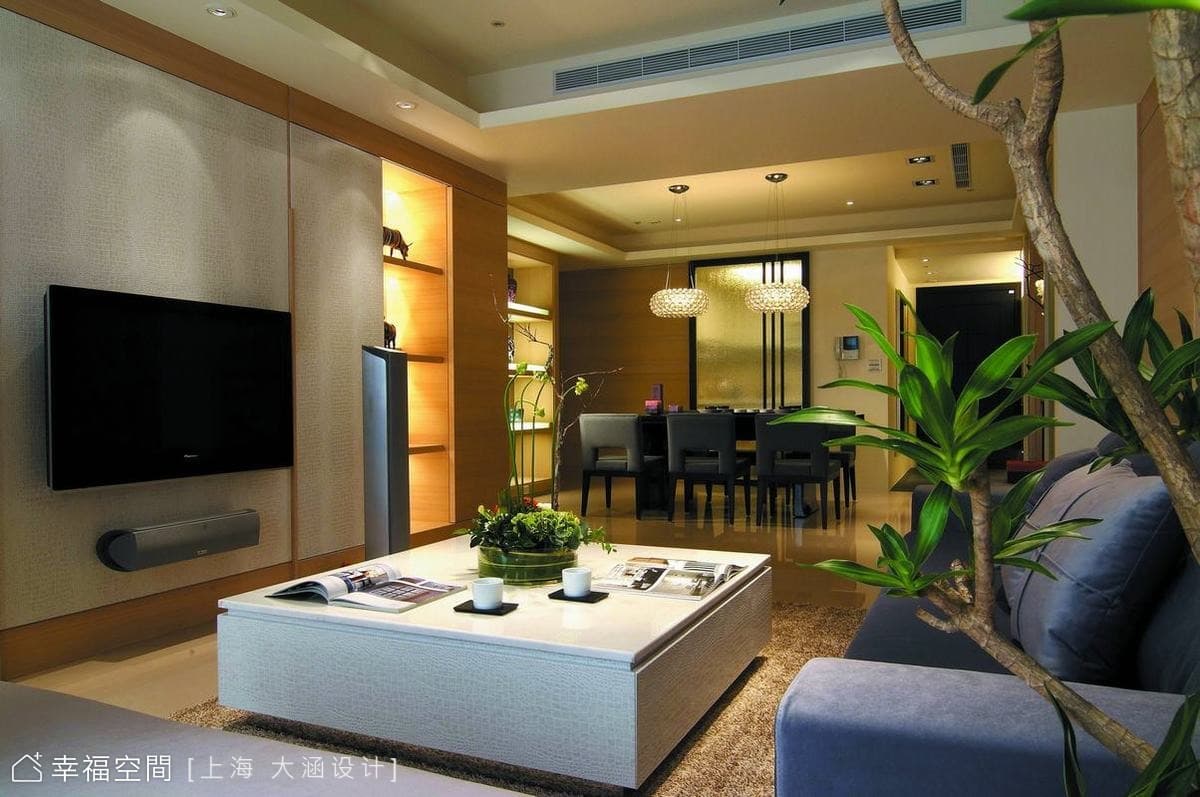 客廳望向餐廳