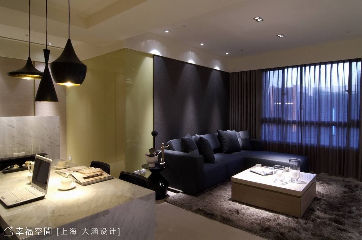 餐廳望向客廳