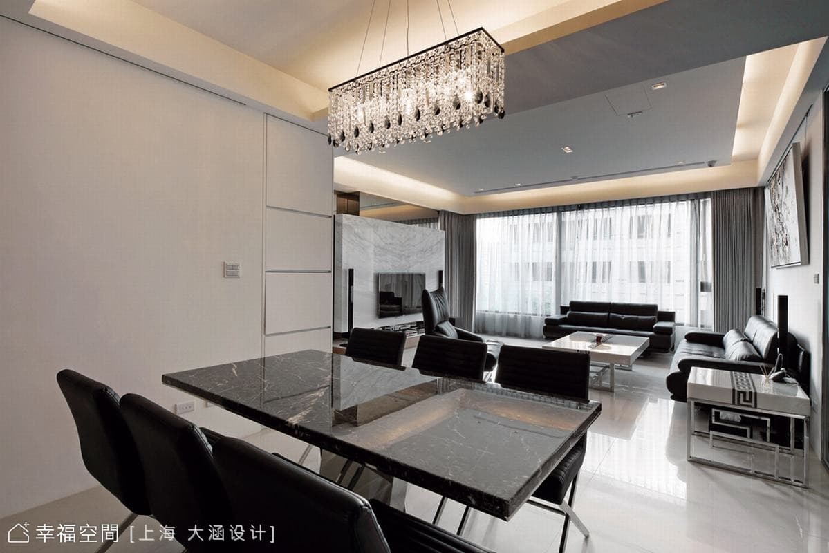 餐廳望向客廳